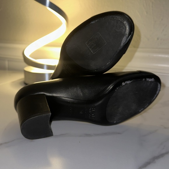 NWOT Chanel Uniform Pumps - Picture 5 of 5